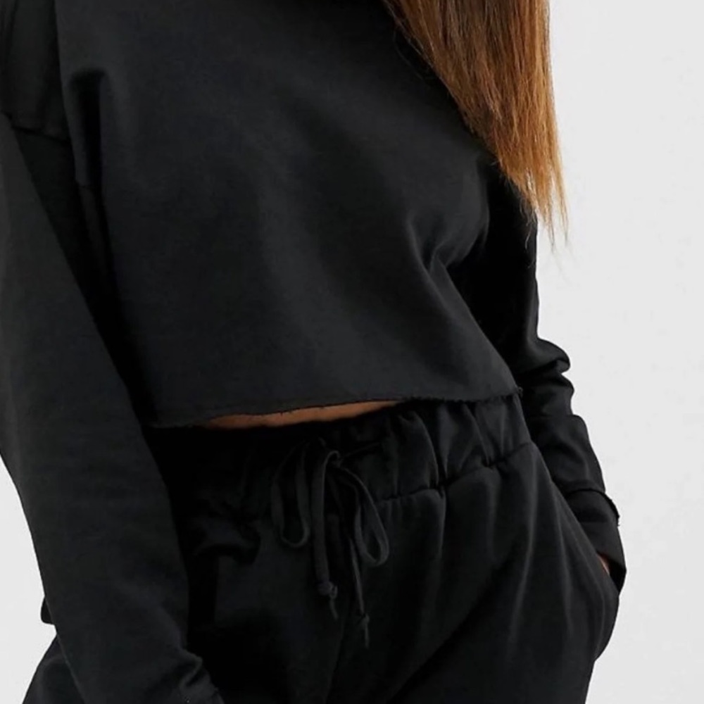 Long sleeve crop top